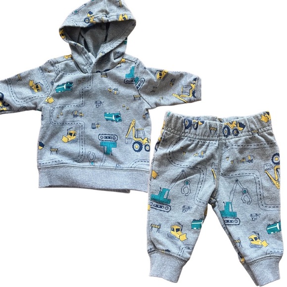 CARTERS 3 PIECE TRACTOR SET: HOODIE, ONSIE AND JOGGER. (0-3months) - Picture 2 of 4